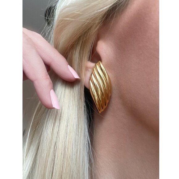 Vintage CHRISTIAN DIOR 80s Gold Tone Shell Leaf Signed Designer Clip-On Earrings - Picture 4 of 7